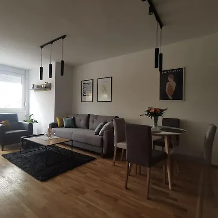 Downtown Apartment *